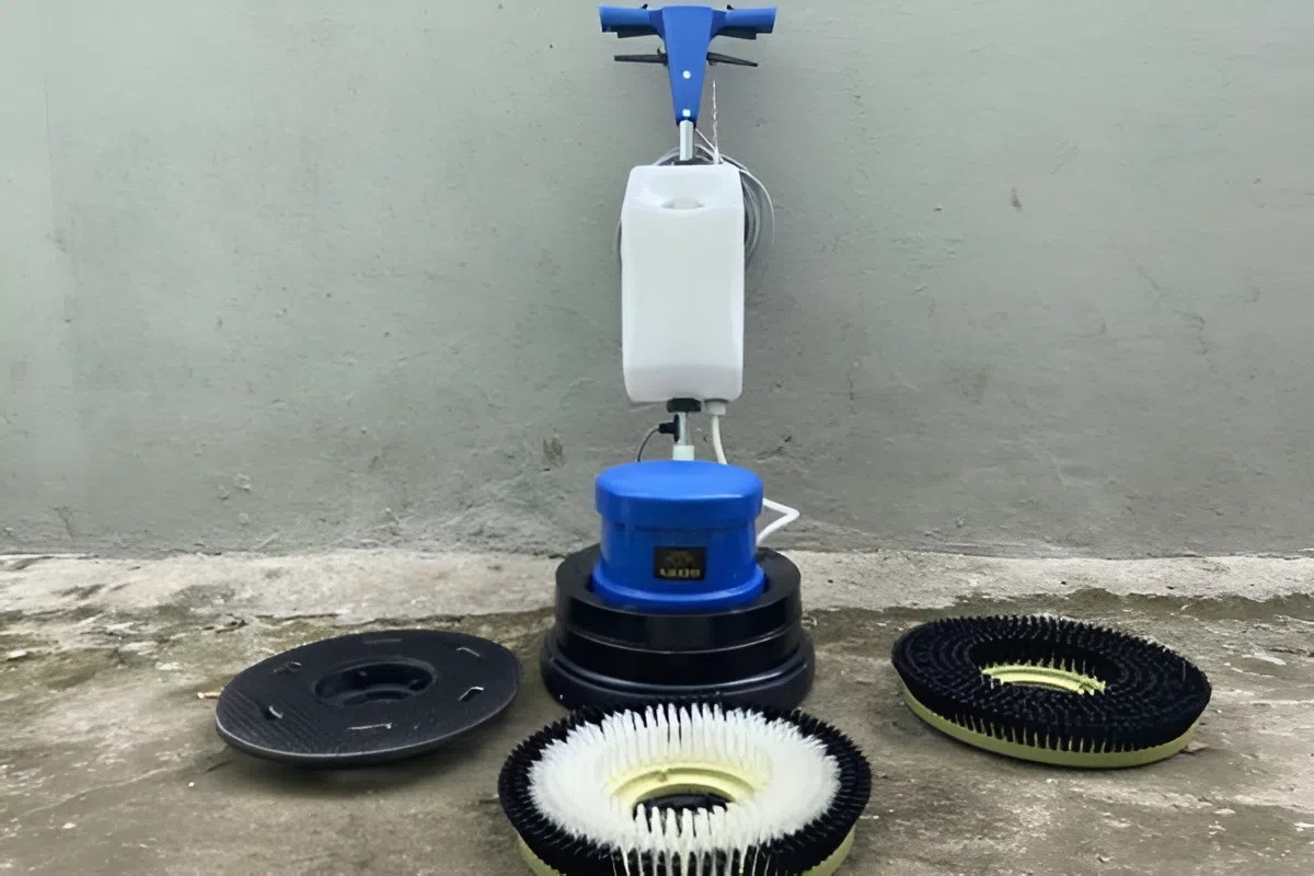 Các lưu ý quan trọng khi chọn và sử dụng bàn chải máy chà sàn